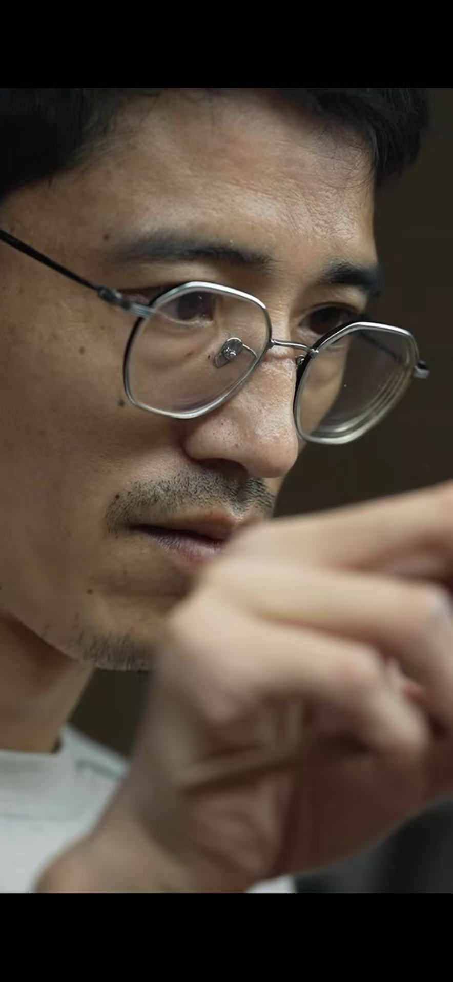 Master Chen Xuewen at the bench